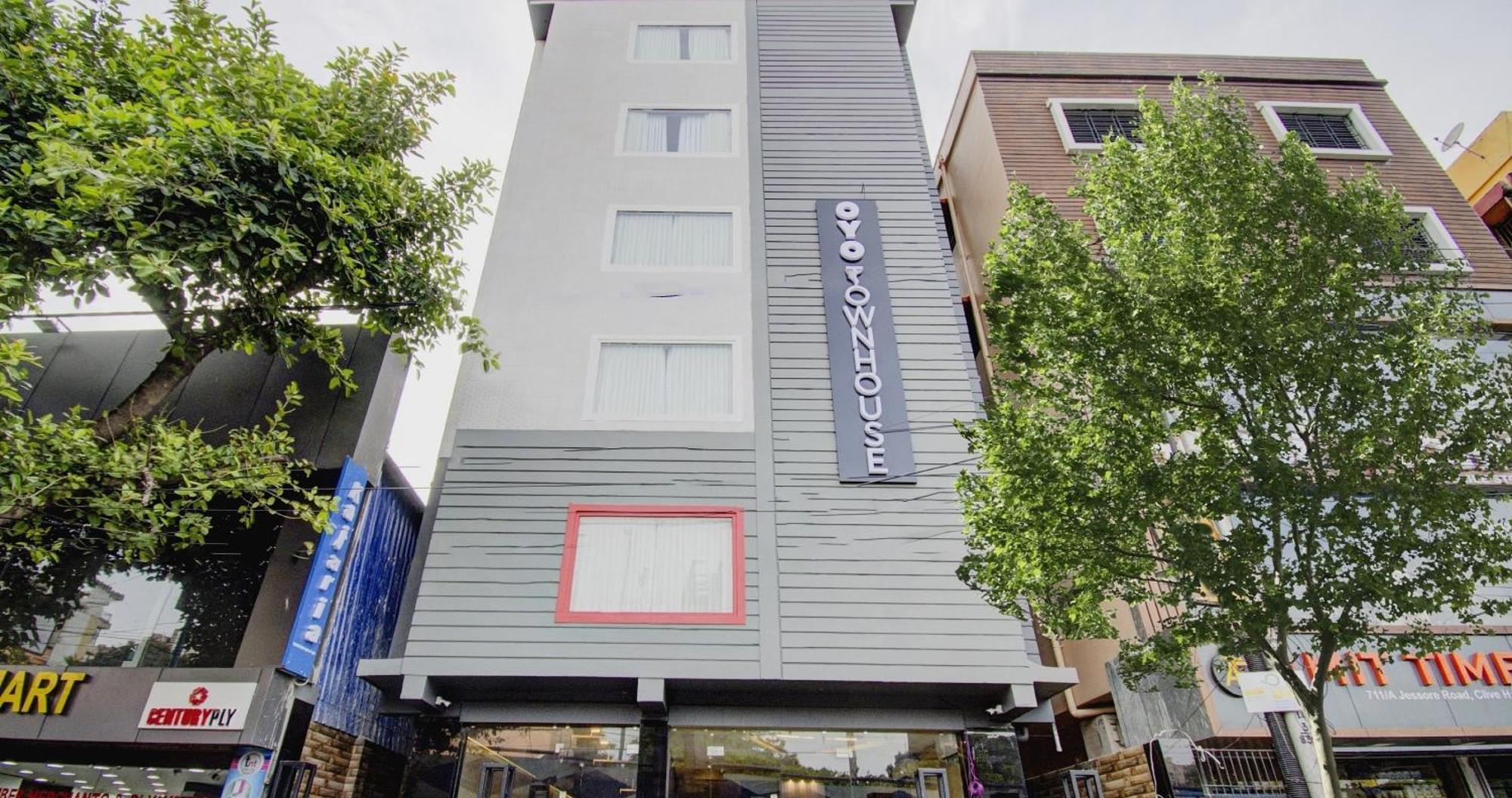 Super Townhouse Gokul Regency Near Dum Dum Metro Station Hotel Exterior photo